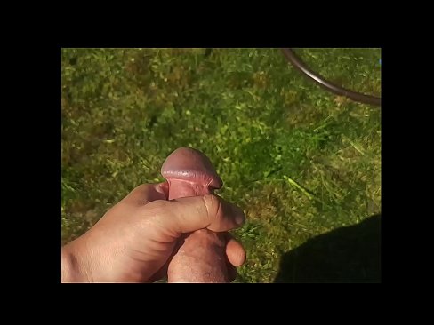 ❤️ Una guapa calenta es folla el seu cony rosa i es corre amb un esquitxat en un jardí d'estiu Vídeo de merda al ca.porn-mz-com.ru ﹏