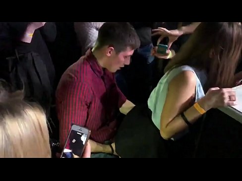 ❤️ Sexe real en una discoteca russa. Noia russa de 18 anys a l'anus i la vagina follada en una discoteca Vídeo de merda al ca.porn-mz-com.ru ﹏